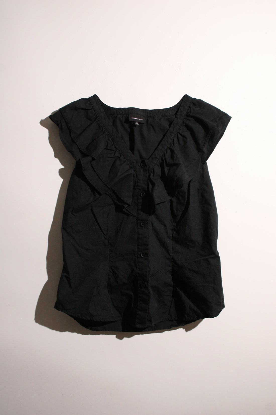 Who What Wear - V Neck Button Up Ruffle Top (XS)