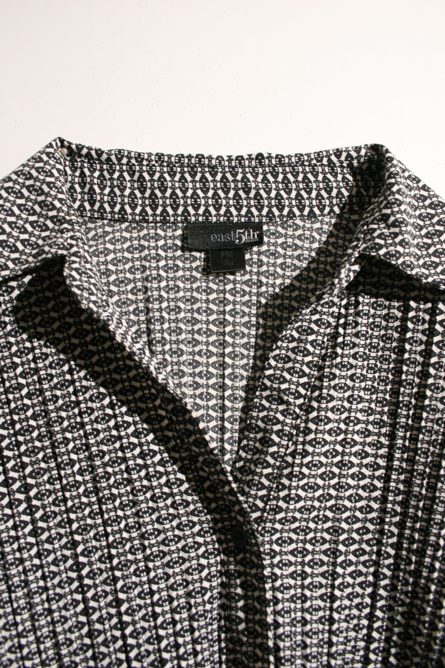 East5th Petite - Stretchy Ribbed Patterned Tapered Long Sleeve Button Up Top (M)